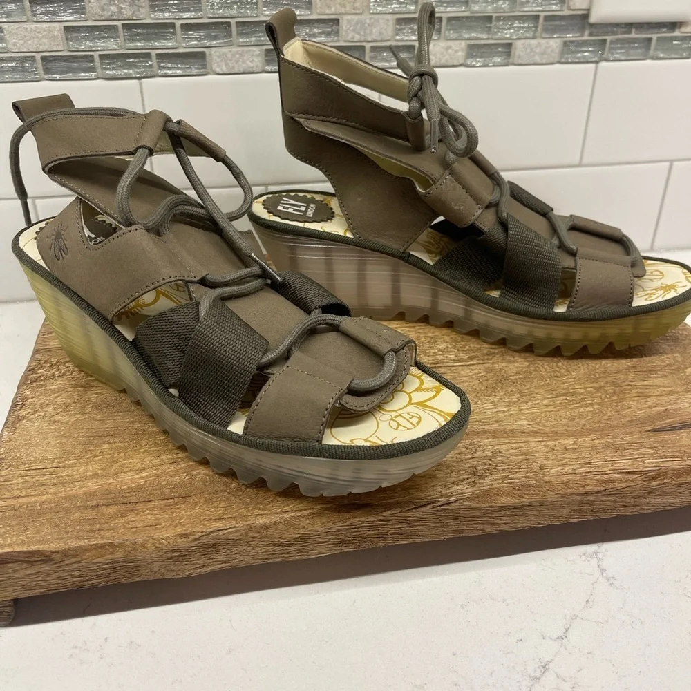 FLY London | Lace Up Sandal Wedge Khaki Green 39
